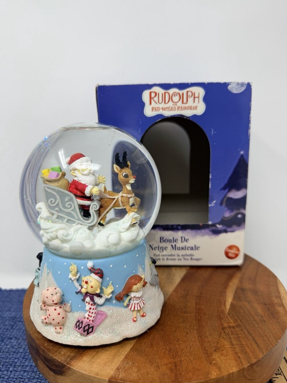 Rudolph The Red Nosed Reindeer-Island Of Misfits- Snow Globe Enesco WORKS GREAT